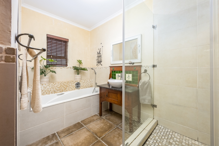 6 Bedroom Property for Sale in Brackenfell South Western Cape